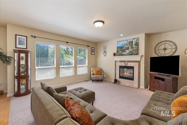 1083 E Legacy View Dr, Meridian, ID 83646