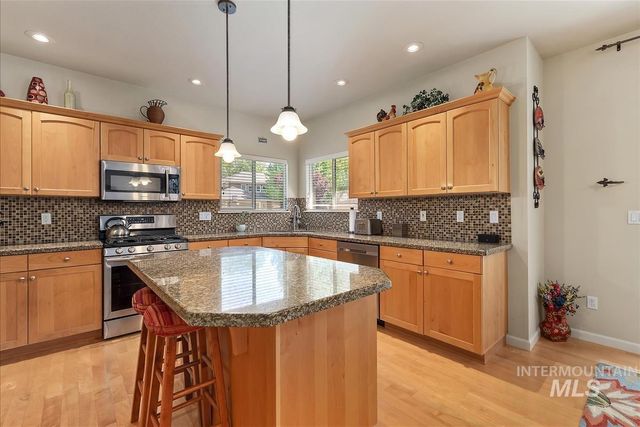 1083 E Legacy View Dr, Meridian, ID 83646