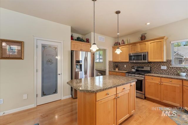 1083 E Legacy View Dr, Meridian, ID 83646