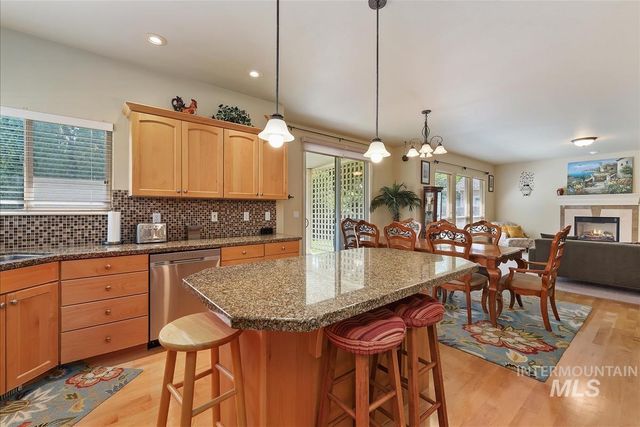 1083 E Legacy View Dr, Meridian, ID 83646