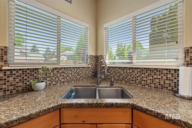 1083 E Legacy View Dr, Meridian, ID 83646
