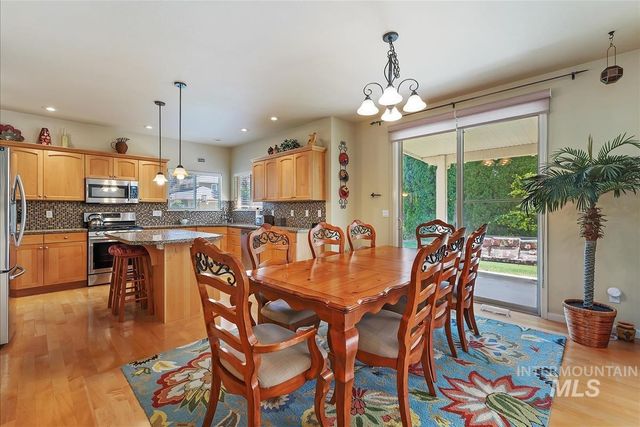 1083 E Legacy View Dr, Meridian, ID 83646
