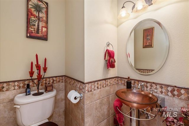 1083 E Legacy View Dr, Meridian, ID 83646
