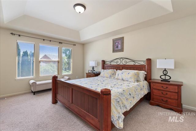 1083 E Legacy View Dr, Meridian, ID 83646