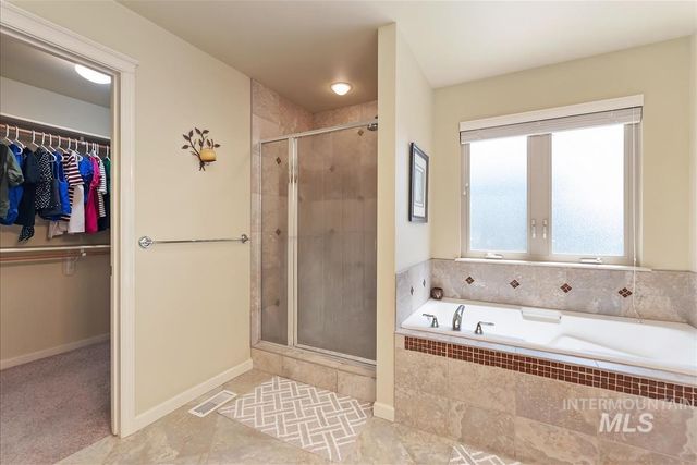 1083 E Legacy View Dr, Meridian, ID 83646
