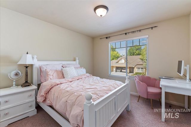 1083 E Legacy View Dr, Meridian, ID 83646