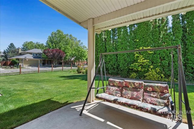 1083 E Legacy View Dr, Meridian, ID 83646