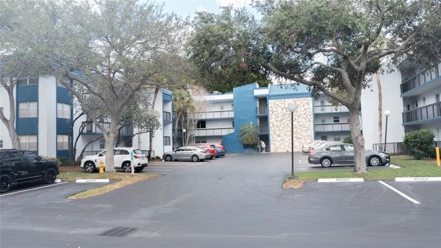 3140 Holiday Springs Boulevard 9-210, Margate, FL 33063