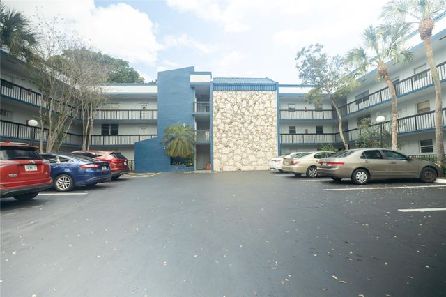 3140 Holiday Springs Boulevard 9-210, Margate, FL 33063