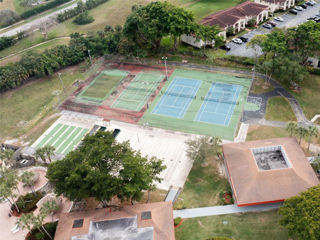 3140 Holiday Springs Boulevard 9-210, Margate, FL 33063