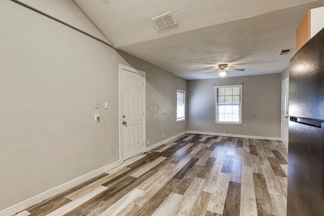 1657 Cottonwood Street, Grand Prairie, TX 75050