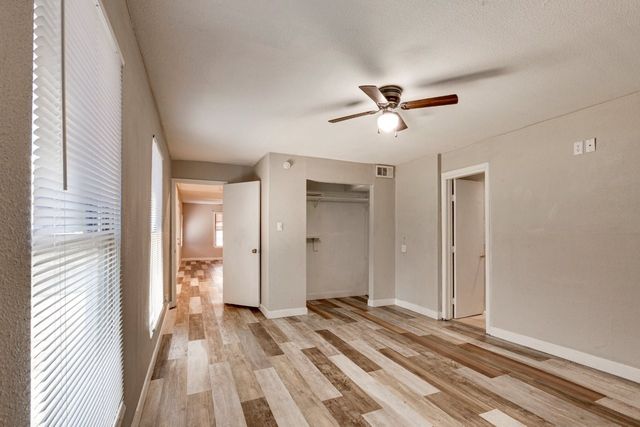 1657 Cottonwood Street, Grand Prairie, TX 75050