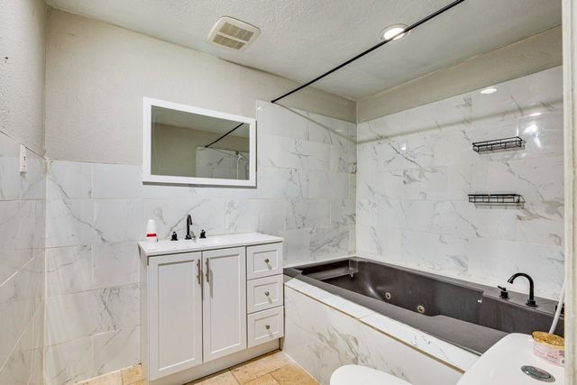 1657 Cottonwood Street, Grand Prairie, TX 75050