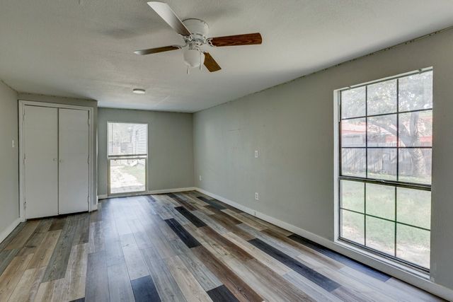 1657 Cottonwood Street, Grand Prairie, TX 75050