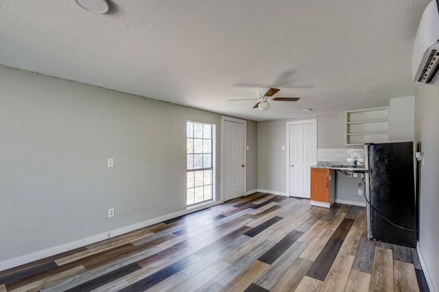 1657 Cottonwood Street, Grand Prairie, TX 75050