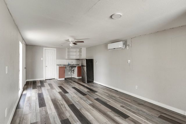 1657 Cottonwood Street, Grand Prairie, TX 75050