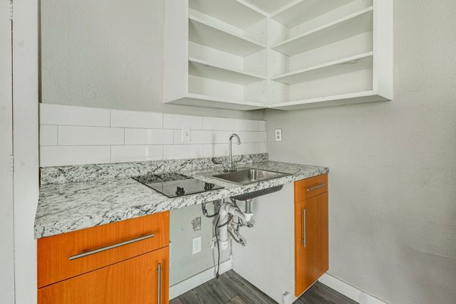 1657 Cottonwood Street, Grand Prairie, TX 75050