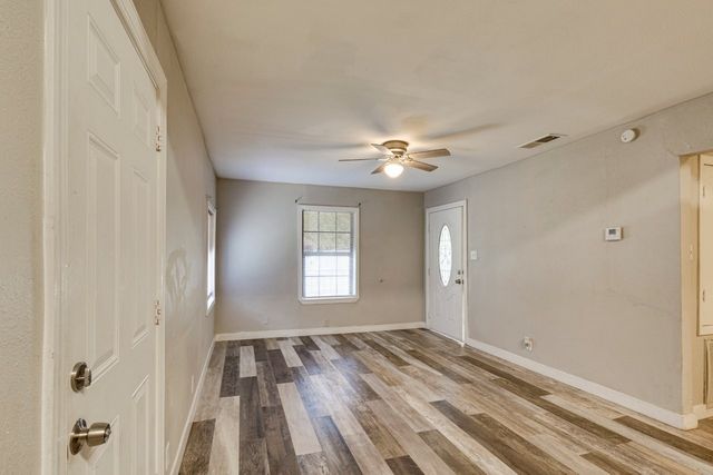 1657 Cottonwood Street, Grand Prairie, TX 75050