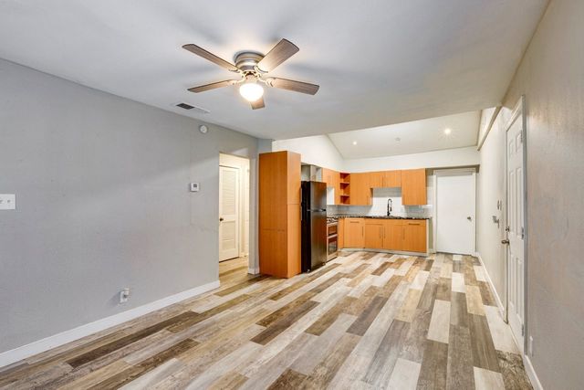 1657 Cottonwood Street, Grand Prairie, TX 75050