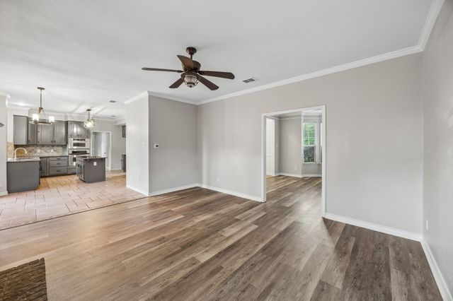 1088 W Winding Creek Drive, Grapevine, TX 76051