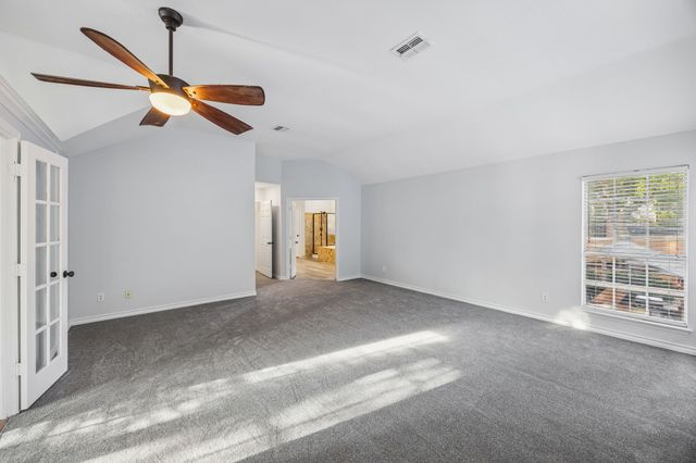 1088 W Winding Creek Drive, Grapevine, TX 76051