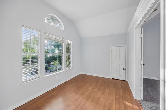 1088 W Winding Creek Drive, Grapevine, TX 76051