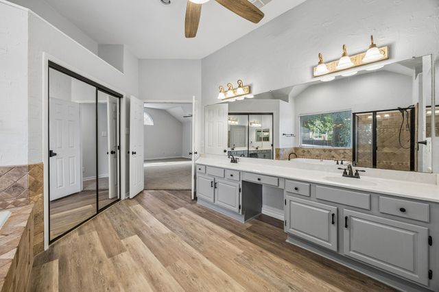 1088 W Winding Creek Drive, Grapevine, TX 76051