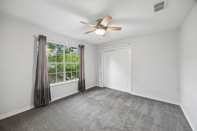 1088 W Winding Creek Drive, Grapevine, TX 76051