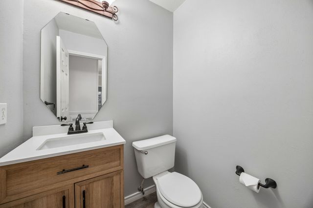 1088 W Winding Creek Drive, Grapevine, TX 76051