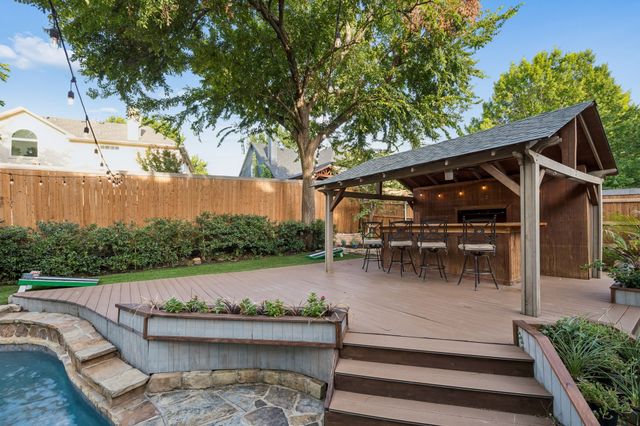 1088 W Winding Creek Drive, Grapevine, TX 76051