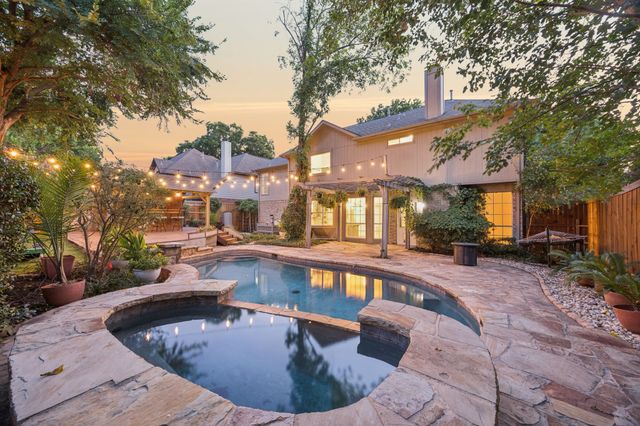 1088 W Winding Creek Drive, Grapevine, TX 76051
