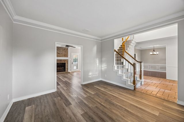 1088 W Winding Creek Drive, Grapevine, TX 76051