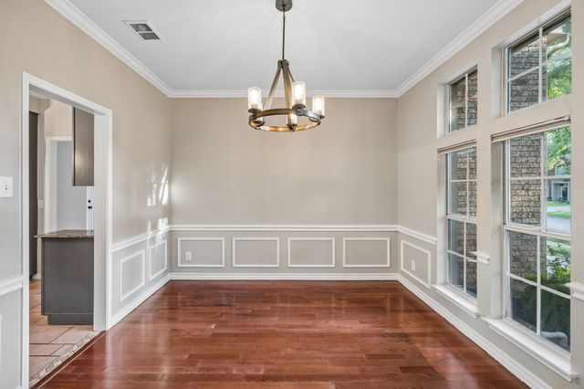 1088 W Winding Creek Drive, Grapevine, TX 76051