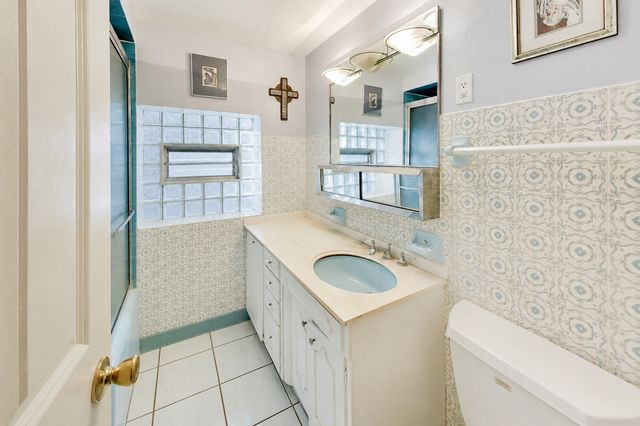 4252 N Whipple Street, Chicago, IL 60618