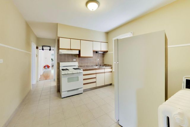 4252 N Whipple Street, Chicago, IL 60618