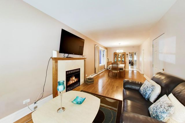 4252 N Whipple Street, Chicago, IL 60618