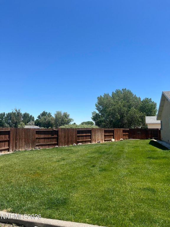 Image 8 of property listing at 280 Hunter Park Way, Fallon, NV 89406