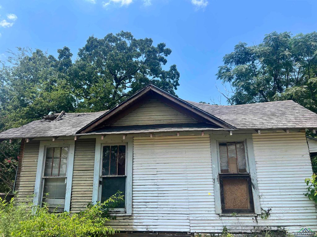 619 Tower St, Hughes Springs, TX 75656