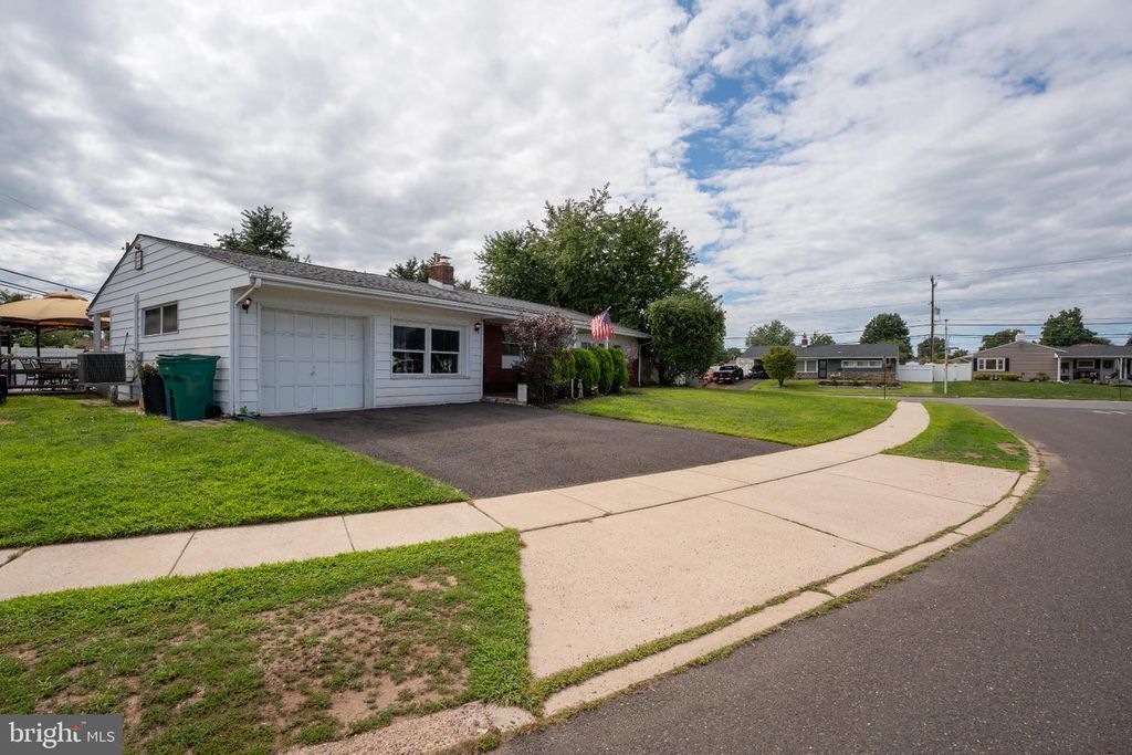 35 SPIRAL LN, LEVITTOWN, PA 19055 — photo 3