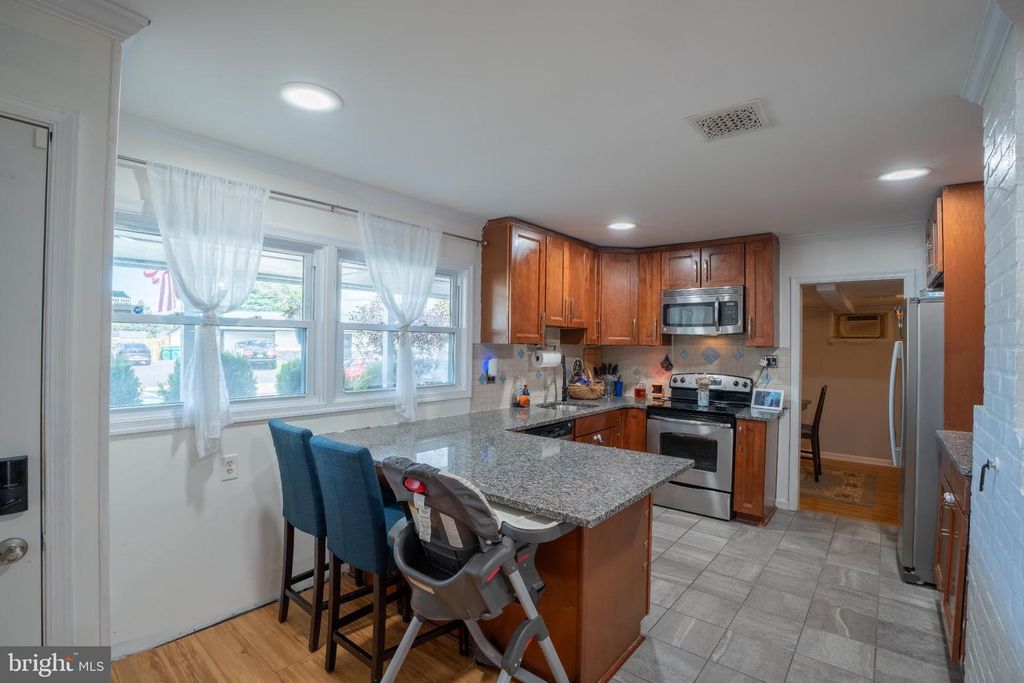 35 SPIRAL LN, LEVITTOWN, PA 19055 — photo 5