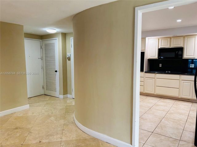 5825 Collins Avenue 9C, Miami Beach, FL 33140