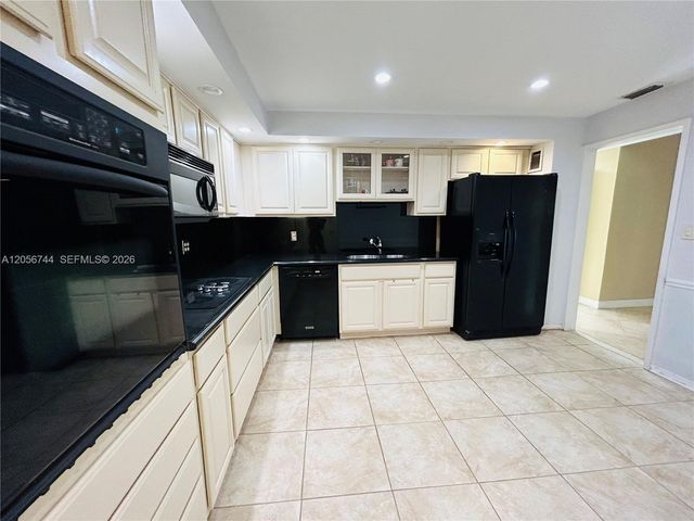 5825 Collins Avenue 9C, Miami Beach, FL 33140