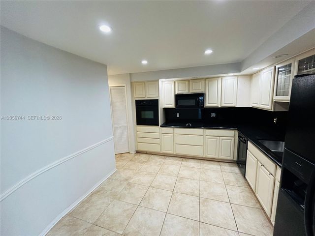 5825 Collins Avenue 9C, Miami Beach, FL 33140