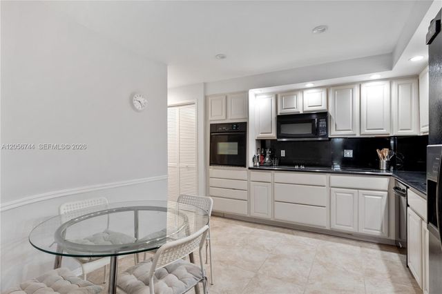 5825 Collins Avenue 9C, Miami Beach, FL 33140