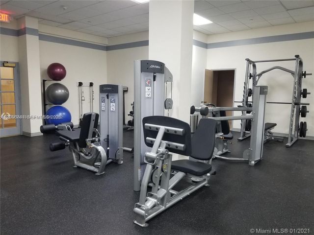 5825 Collins Avenue 9C, Miami Beach, FL 33140