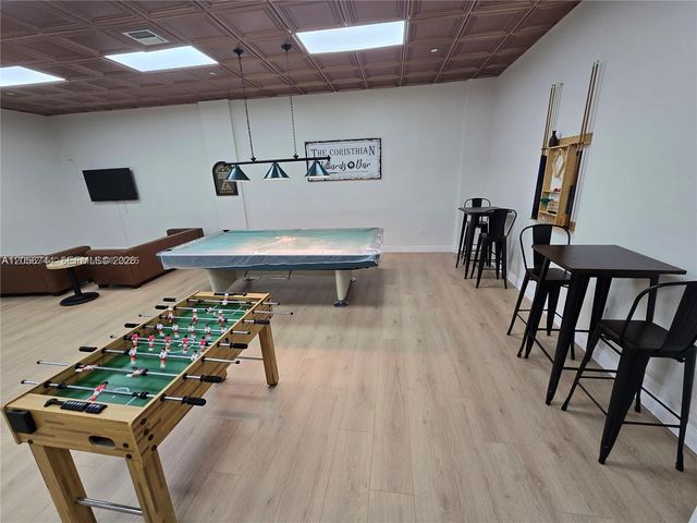 5825 Collins Avenue 9C, Miami Beach, FL 33140