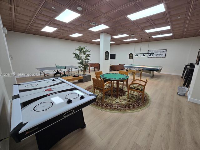 5825 Collins Avenue 9C, Miami Beach, FL 33140