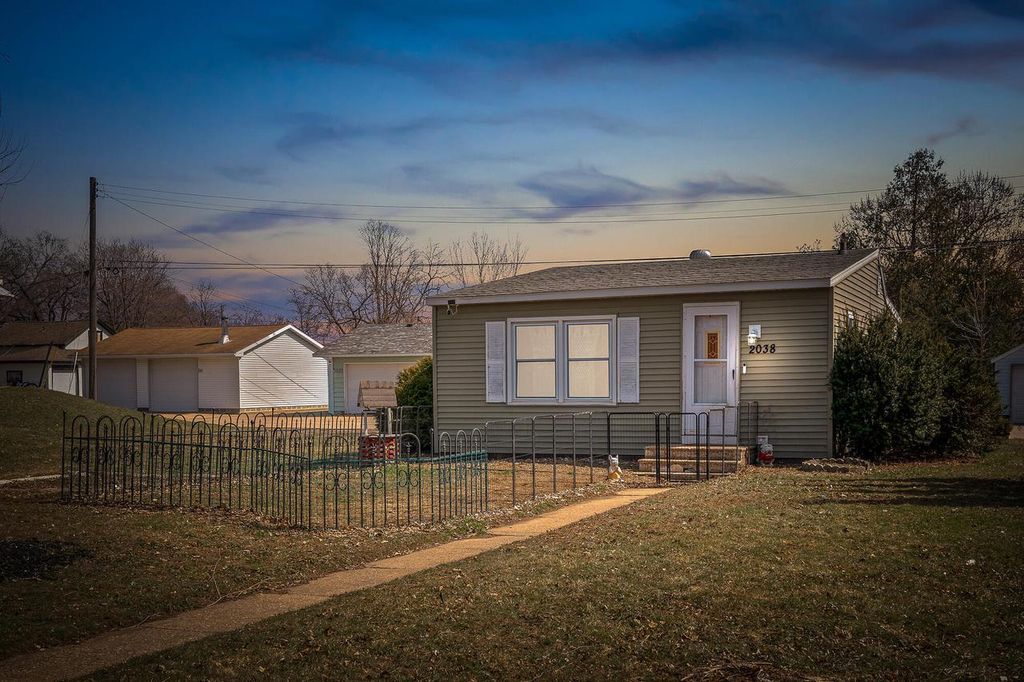 2038 Avon STREET, La Crosse, WI 54603