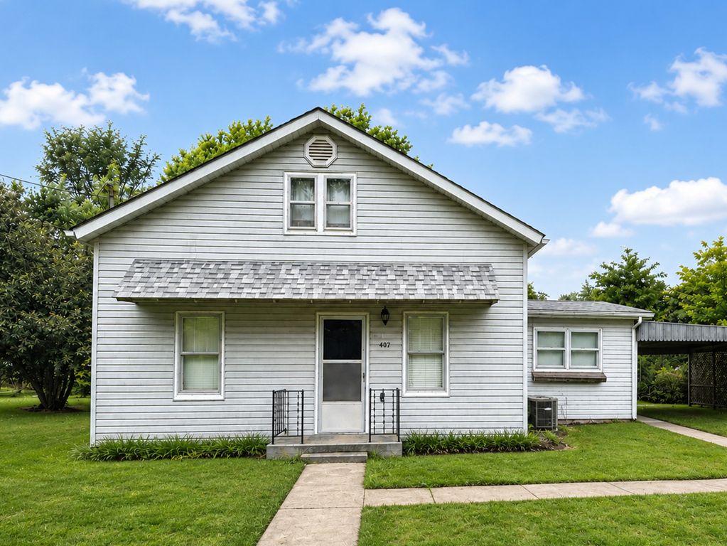Image 1 of property listing at 407 Middleton Street, Iuka, IL 62849