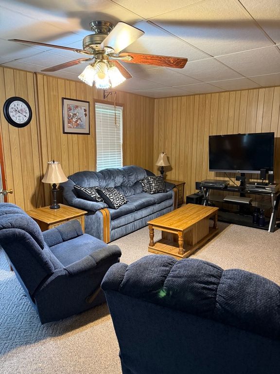 Image 3 of property listing at 407 Middleton Street, Iuka, IL 62849